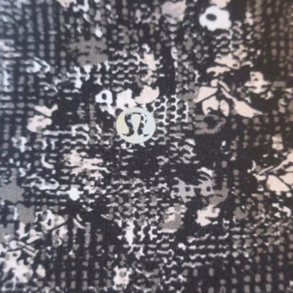 Lululemon Align 6" multi-patterned bike shorts - Picture 6 of 7